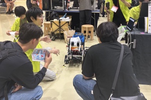 機体の仕組みを間近で説明